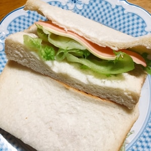 朝食に☆ハムとチーズのサンドイッチ